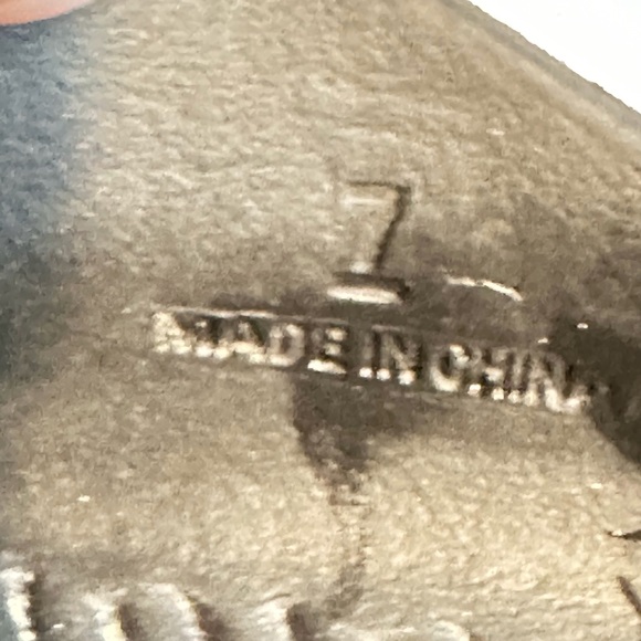 WOMEN’S SIZE 7 SKETCHER CROCS - Picture 4 of 4